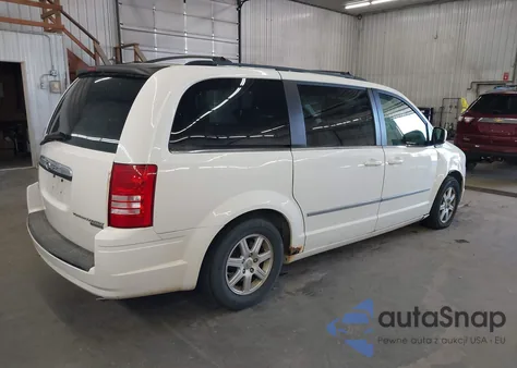 2010 Chrysler Town & Country Touring из США, поврежденный, VIN 2A4RR5D15AR212357